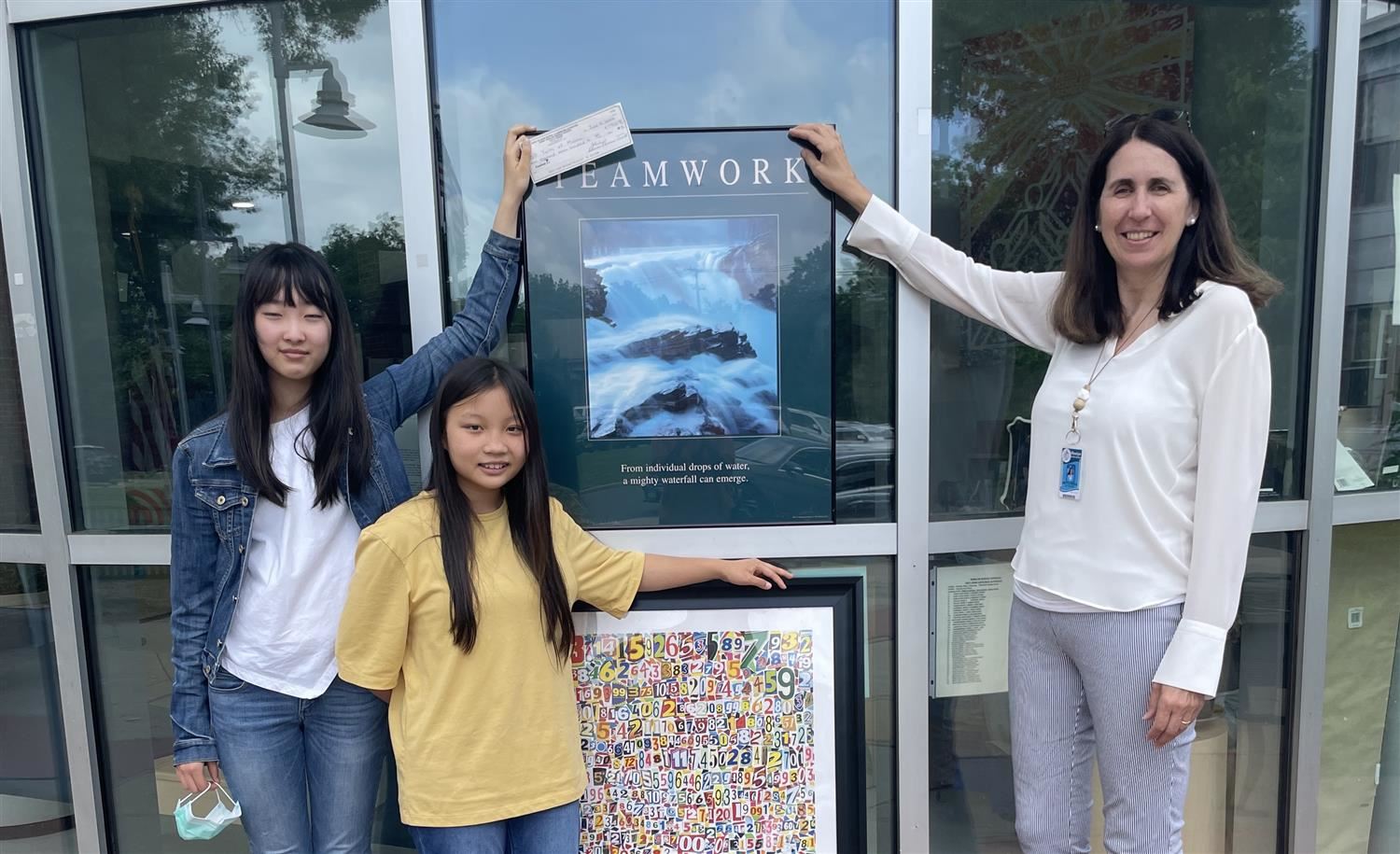  Amy Wu, Elizabeth Hsiao, and advisor Loretta Fonseca
