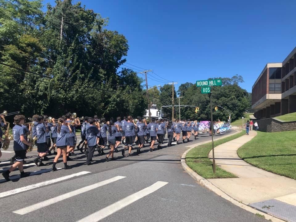  Parade heading down street