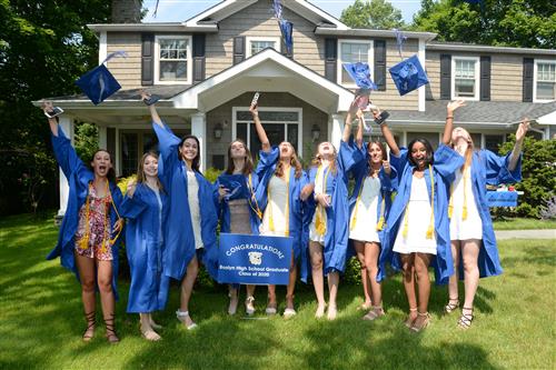 Roslyn High School graduates celebrate 