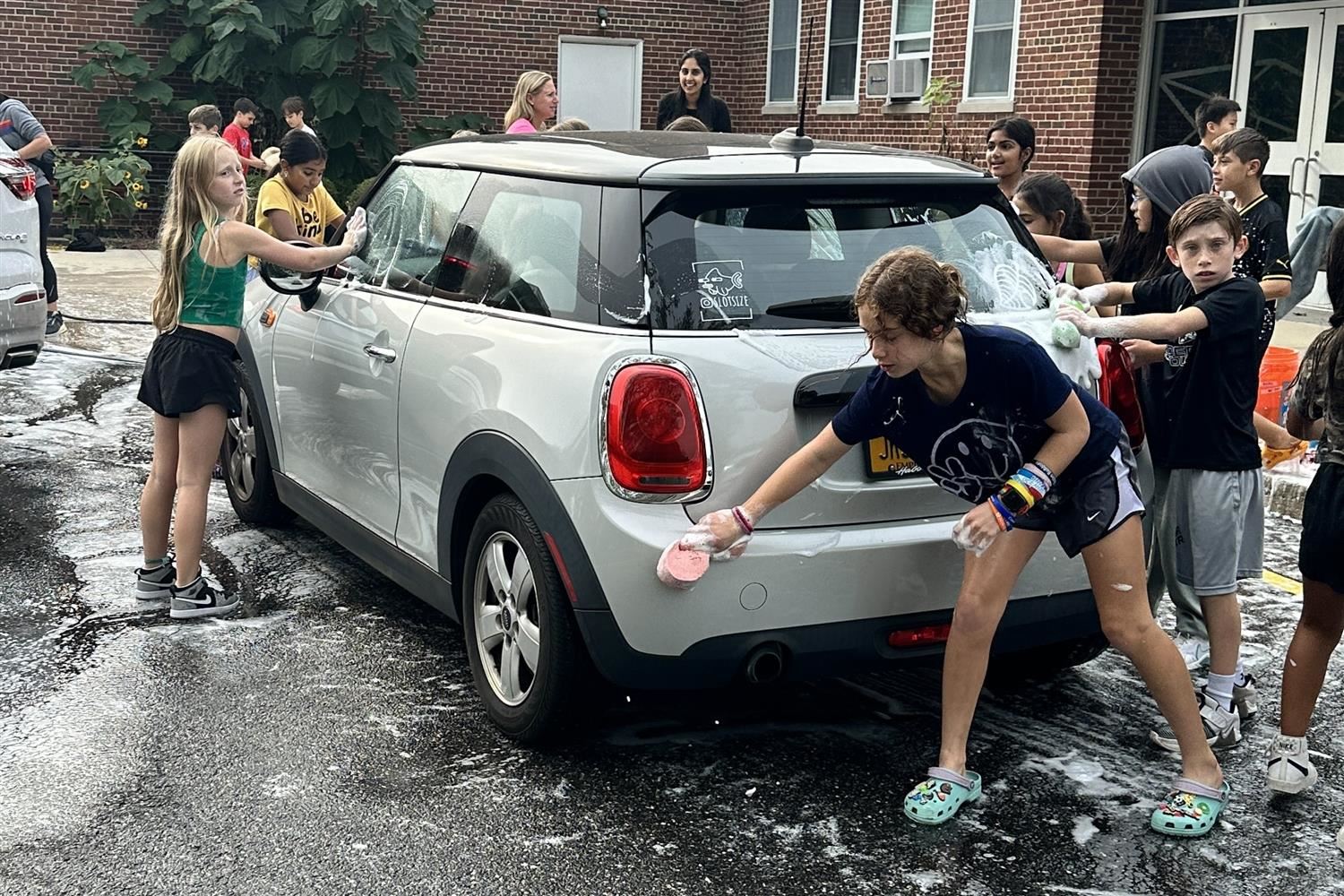  kids washing cars