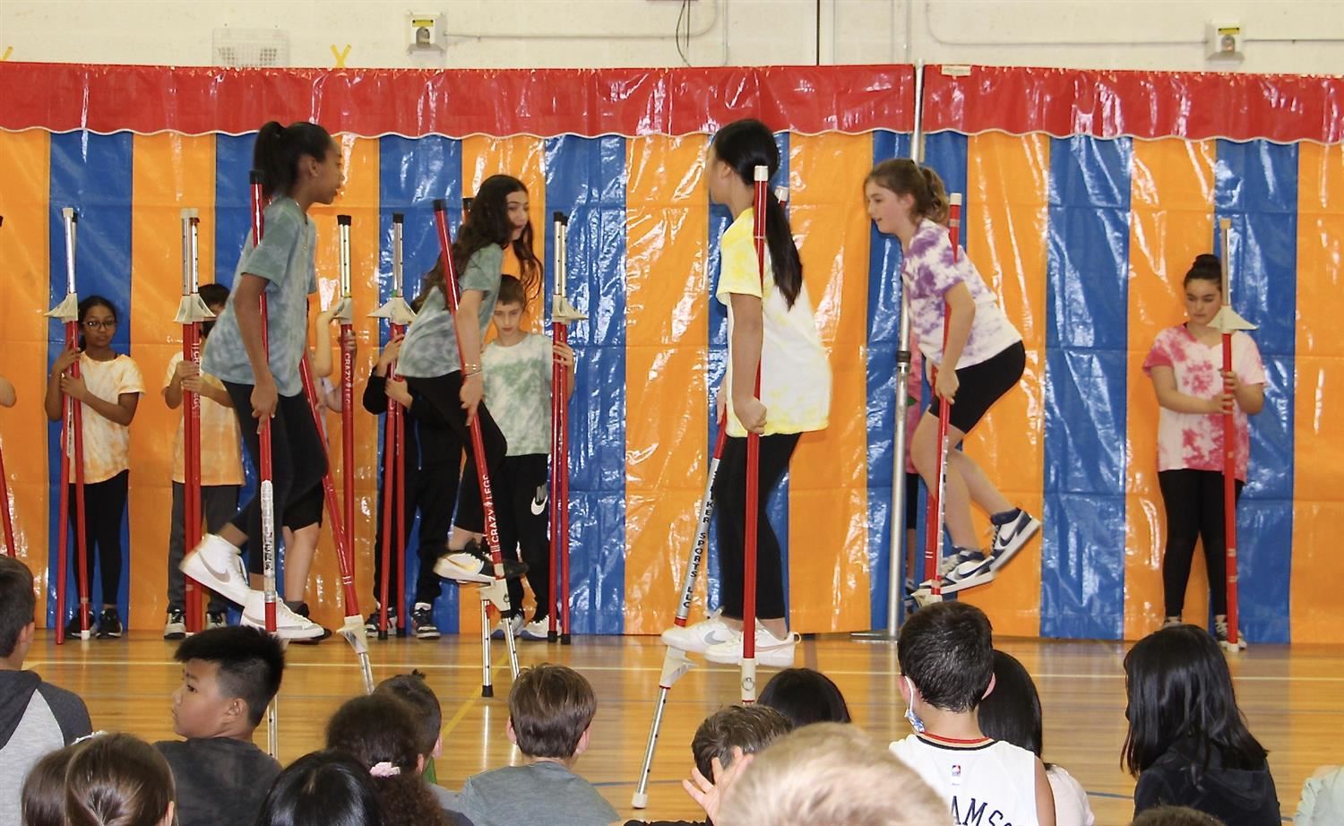  stilt walkers