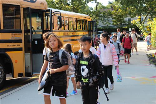 kids off bus at EH
