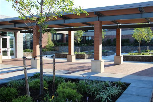  Front entrance of Roslyn High School with landscaping